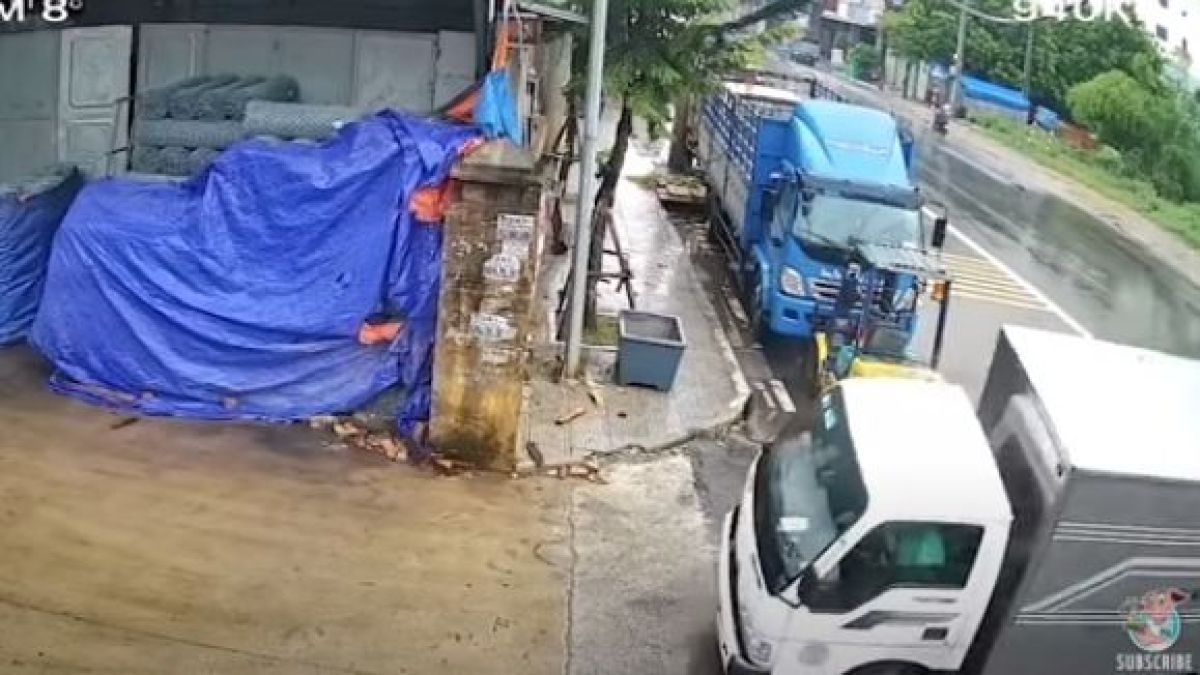 Шофьор на микробус възхити мрежата с маневра на хлъзгав път ВИДЕО