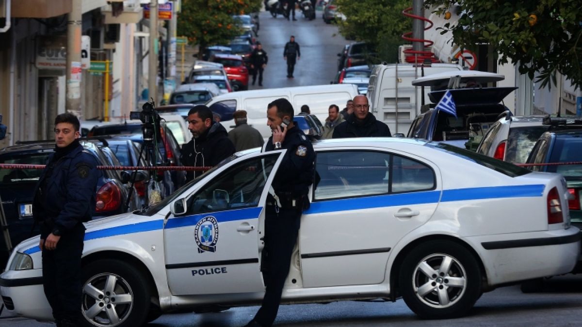 Апаши направиха удара на живота си в банков клон в Атина 