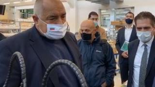 Борисов видя от първа ръка как се тестват ваксините за К-19, ето къде е ВИДЕО