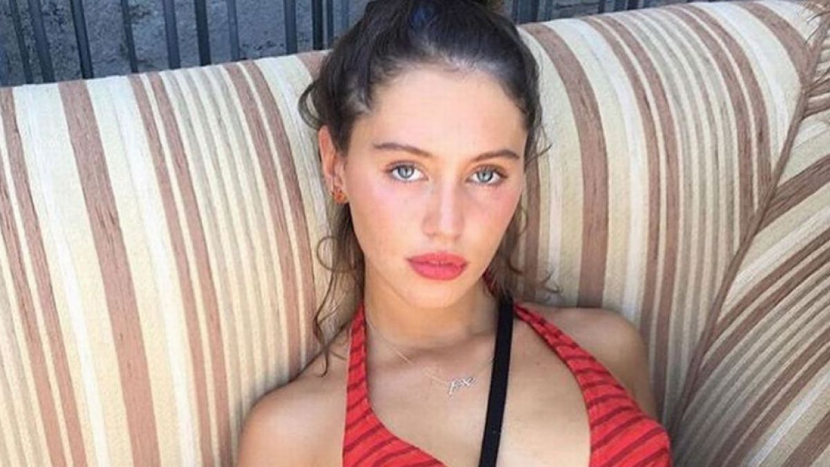 Щерката на Джъд Лоу разгорещи мрежата със СНИМКА 18+