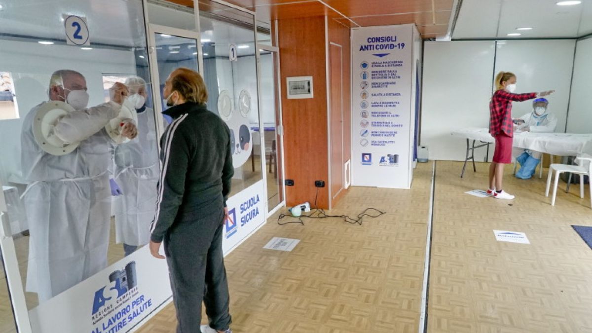 Повече от половината италианци избират здравето пред личните свободи
