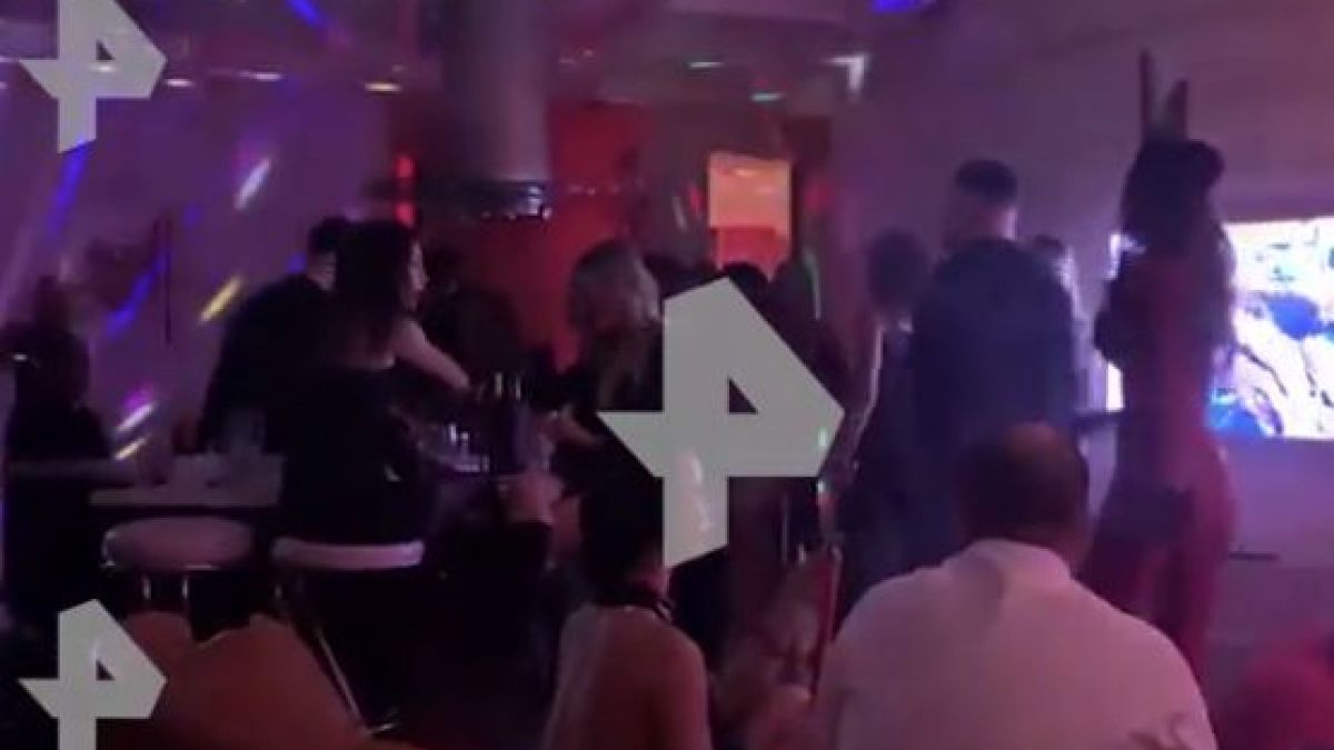 Модна агенция избухна с елитен COVID купон с полуголи момичета ВИДЕО