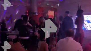 Модна агенция избухна с елитен COVID купон с полуголи момичета ВИДЕО
