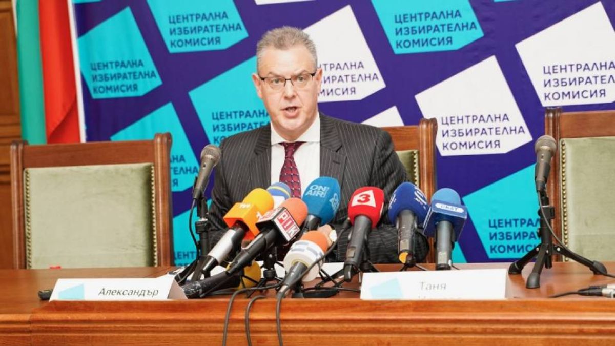 Шефът на ЦИК каза дали ще променят начина на гласуване заради пандемията 