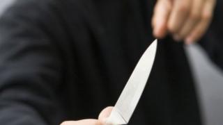 Екшън в София: Изпечени бандити скочиха на полицаи с нож и сатър