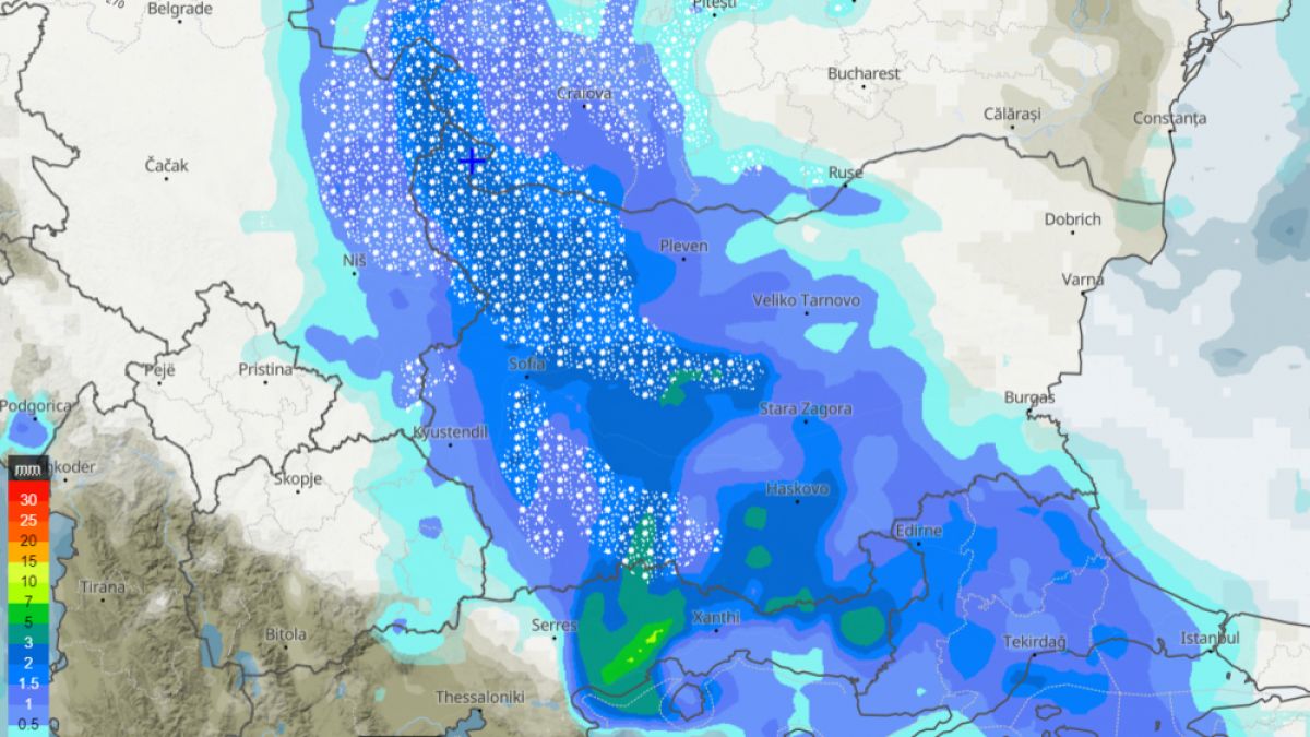 Снежни бури удариха България, виелицата се насочва към... ГРАФИКИ