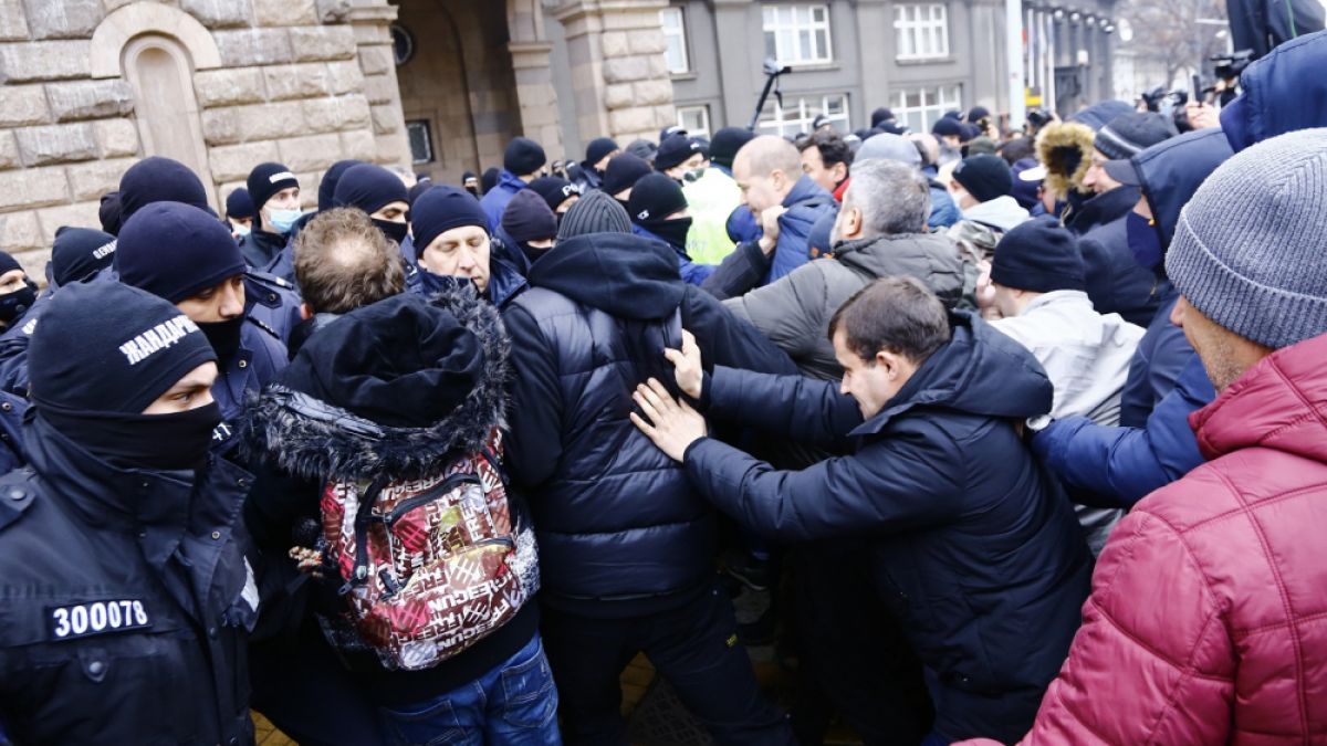 Извънредно! Зов за бунт: Демокрацията е в опасност, на 5 май....