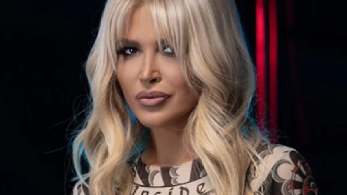 Фолкпевицата Ваня лъсна чисто гола на СНИМКА 18 +, но с чужд мъж