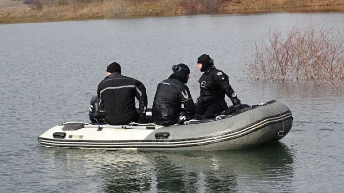 Водолази търсят изчезналия Янек Миланов на 2 места в яз. Дяково СНИМКИ