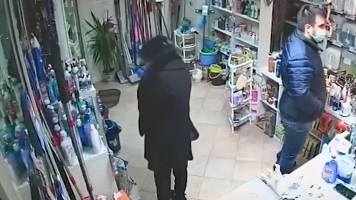 Невероятно ловка джебчийка върлува в София ВИДЕО