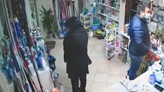 Невероятно ловка джебчийка върлува в София ВИДЕО