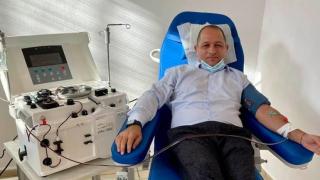 Депутат дари кръвна плазма за тежко болни от К-19