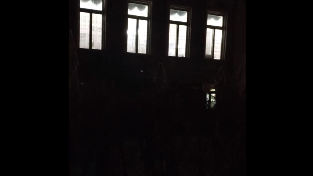 К-19 блокадата в Перник: Бесни кючеци тресат Двореца на културата ВИДЕО