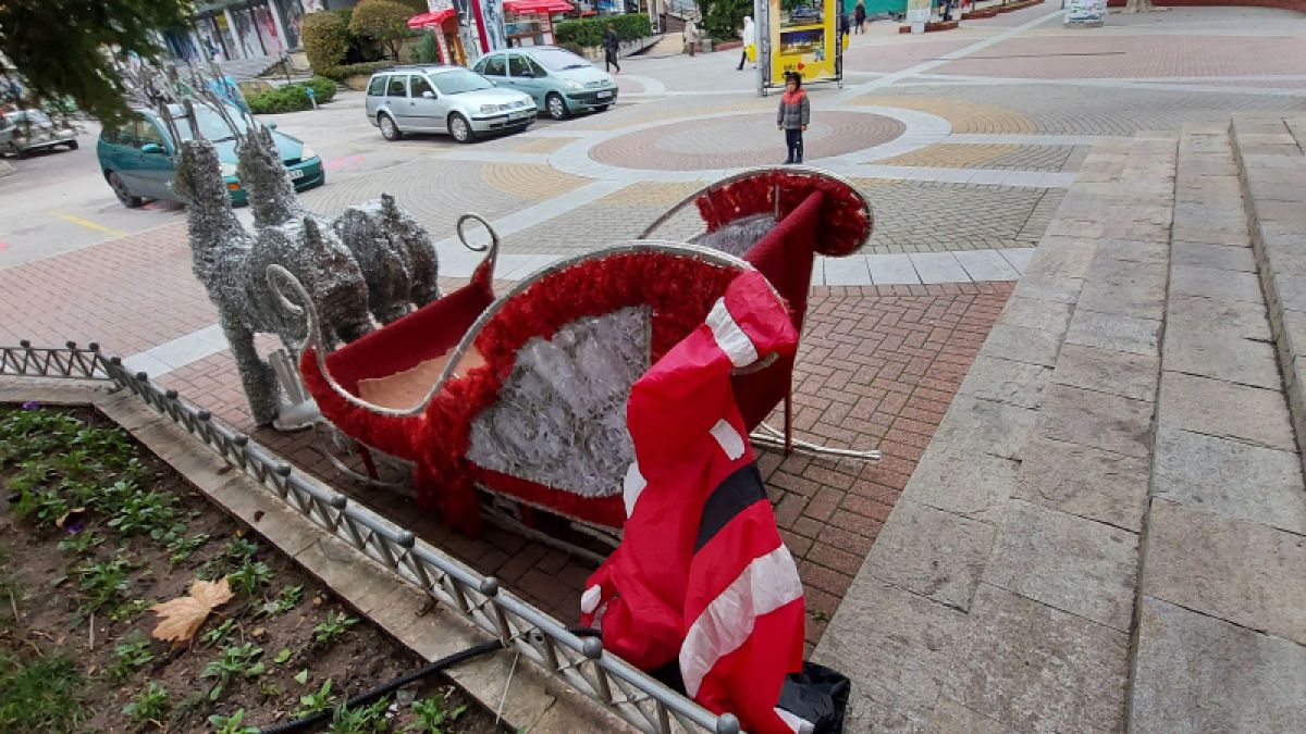 Просташка гавра с Дядо Коледа в Хасково СНИМКИ