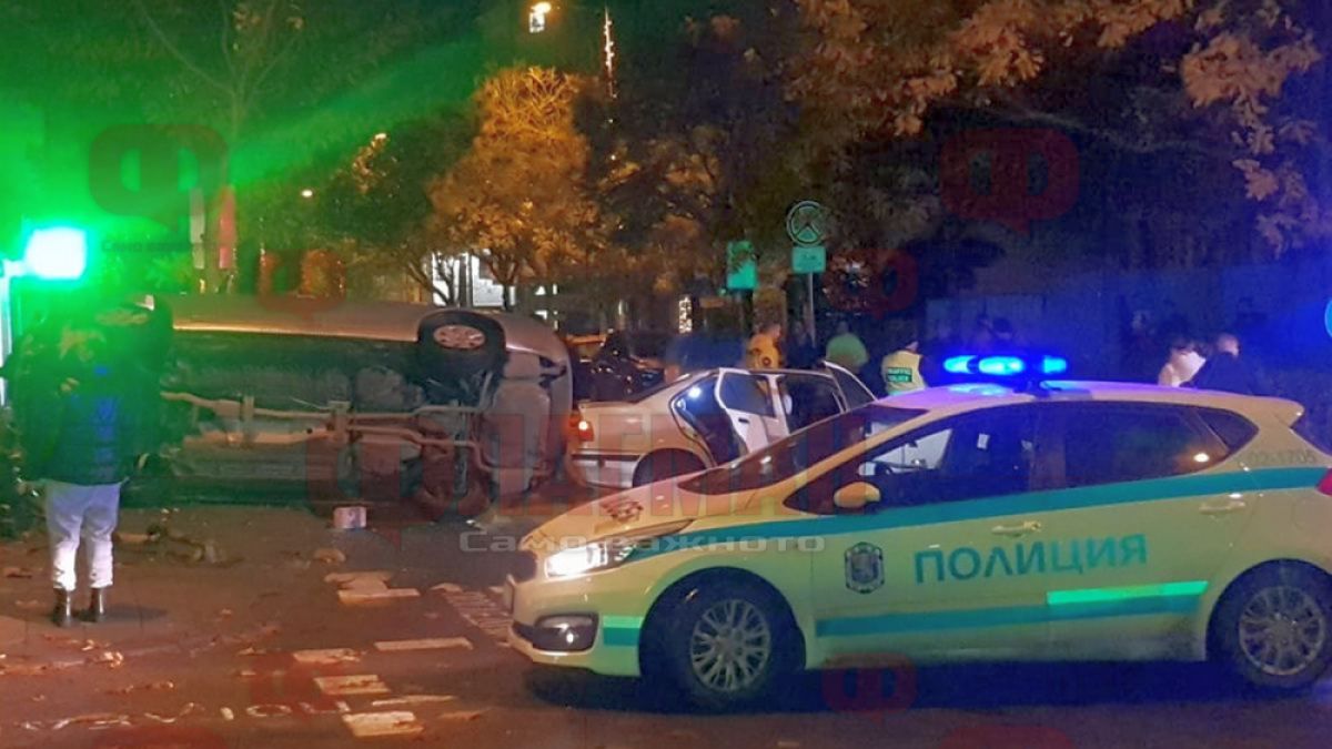 Свирепа и кървава катастрофа с Ауди и БМВ по тъмна доба в центъра на Бургас СНИМКИ 