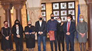 Иван Гешев връчи "Почетен знак на Прокуратурата" на наследниците на Евгени Диков