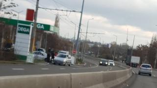 Извънредна ситуация в Бургас! Криминалисти претърсват ван, извадиха черни чували СНИМКИ