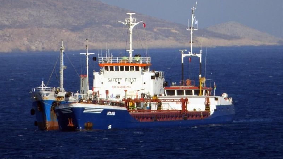 Кошмар във Варненското езеро: Моряци паднаха от кораб, има загинал 