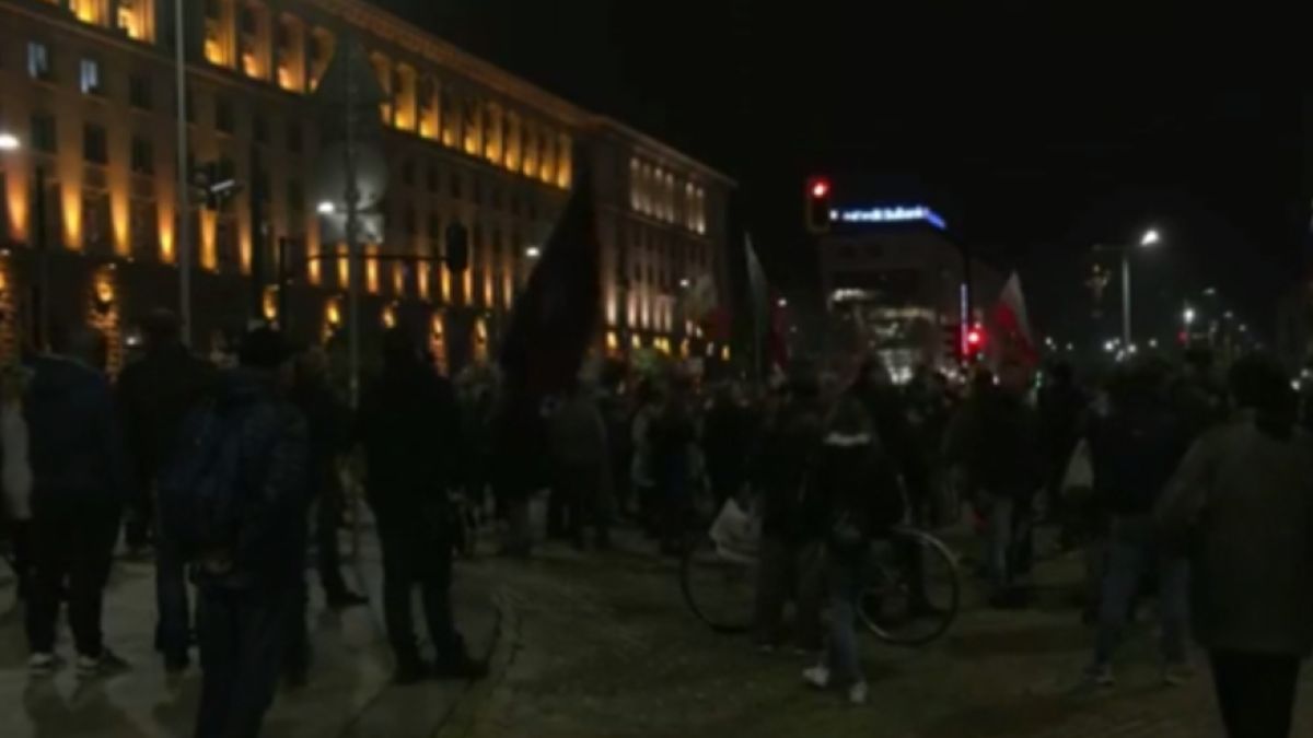 Протестиращите готвят нов зулум пред БНТ, където гостува Томислав Дончев