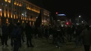 Протестиращите готвят нов зулум пред БНТ, където гостува Томислав Дончев