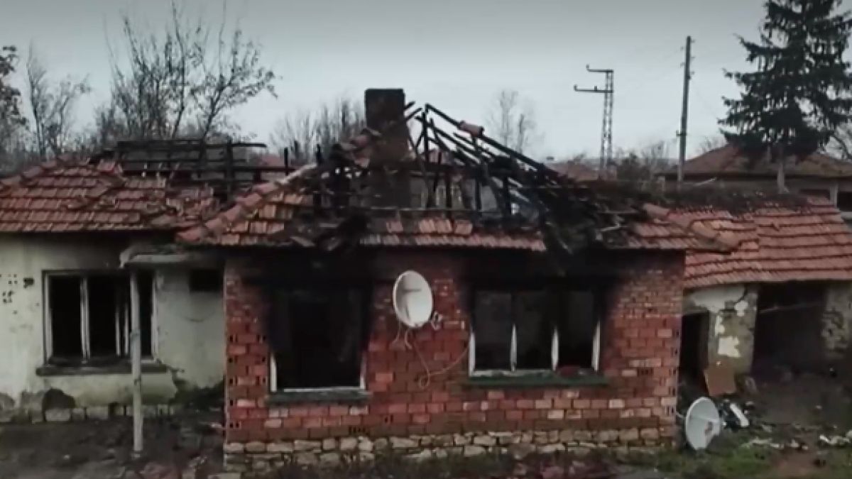 Невиждан кошмар: Пожар остави семейство без дом и дрехи на гърба ВИДЕО