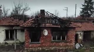 Невиждан кошмар: Пожар остави семейство без дом и дрехи на гърба ВИДЕО