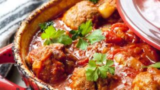 Вкусна запеканка с кайма и зеле - пръстите да си оближеш