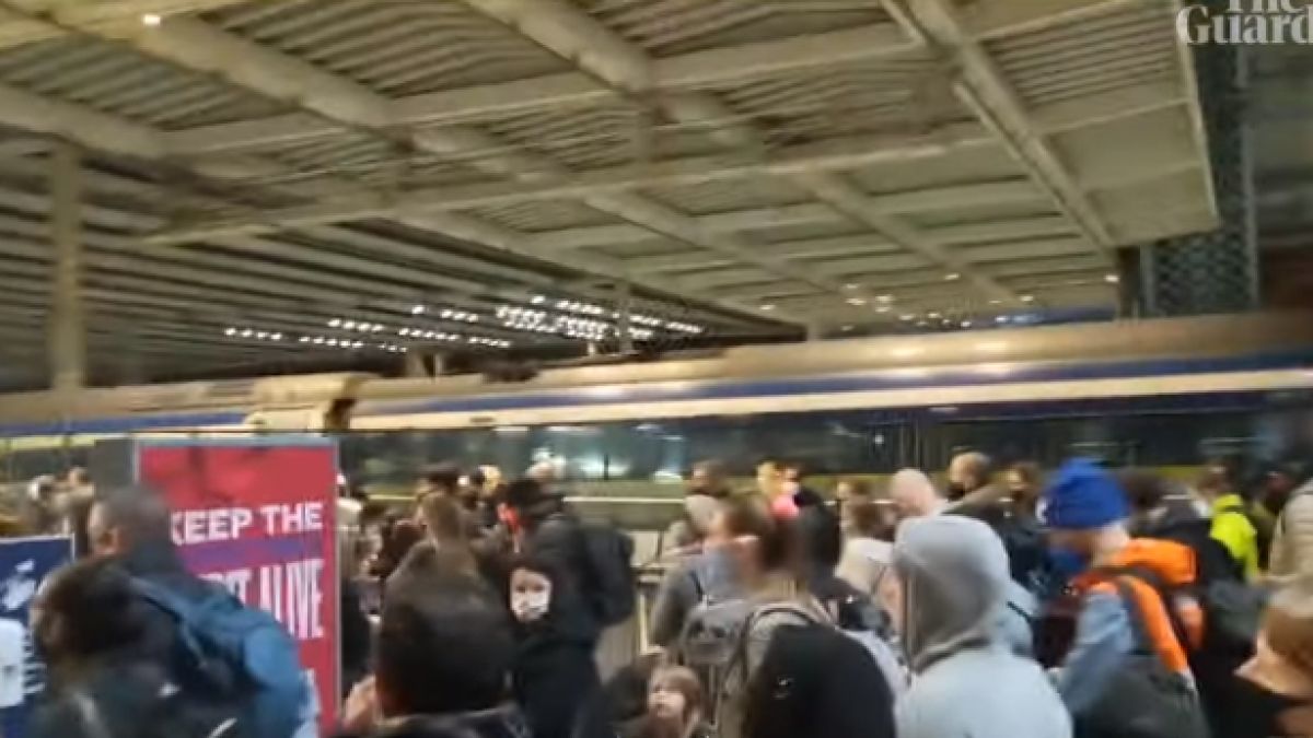 Лондончани панически бягат от столицата заради новия мутант на К-19! ВИДЕО