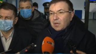 Двама министри обясниха защо са кацнали 3 самолета с 677 пътници от Великобритания въпреки забраната
