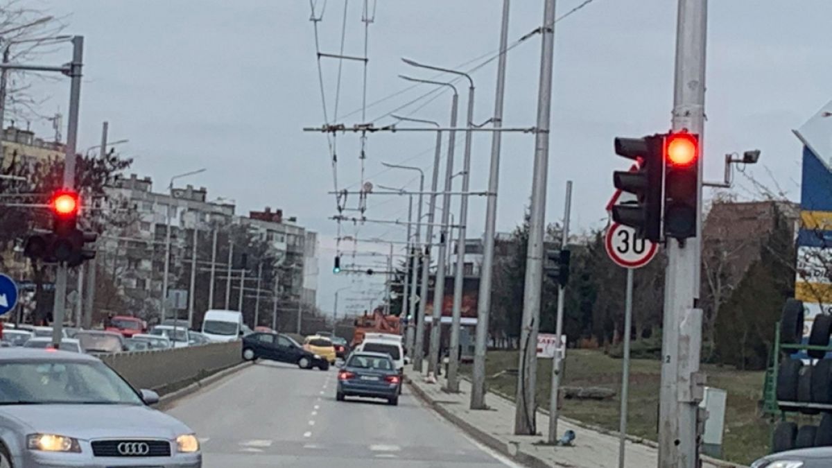 Невиждана катастрофа във Варна! Опел прелетя в... СНИМКИ