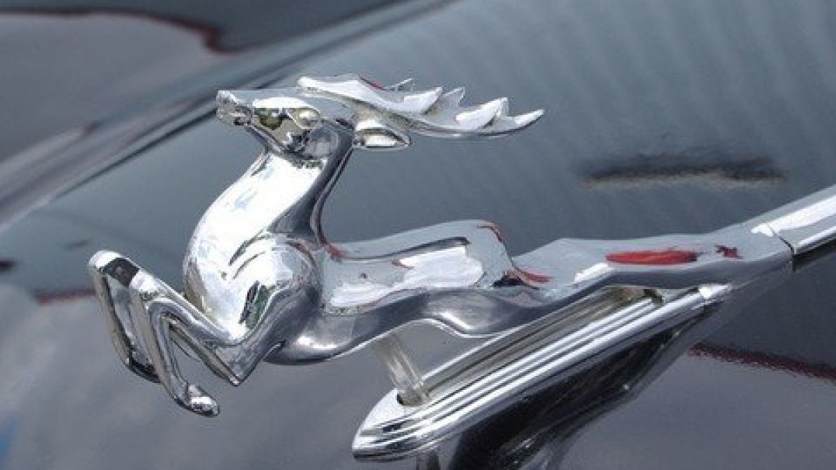 Продават изключително рядка Волга с V8 на КГБ СНИМКИ