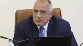 Човек на Манолова прави политика от пуловерите на внуците на Бойко Борисов