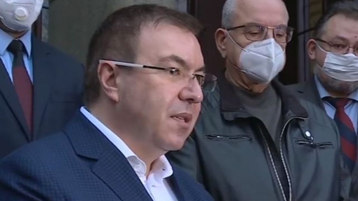 Здравният министър прие първите ваксини и обяви страшната цена, която плащаме! ВИДЕО