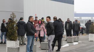 Гигантски опашки пред магазините в Пловдив, причината ще ви смае