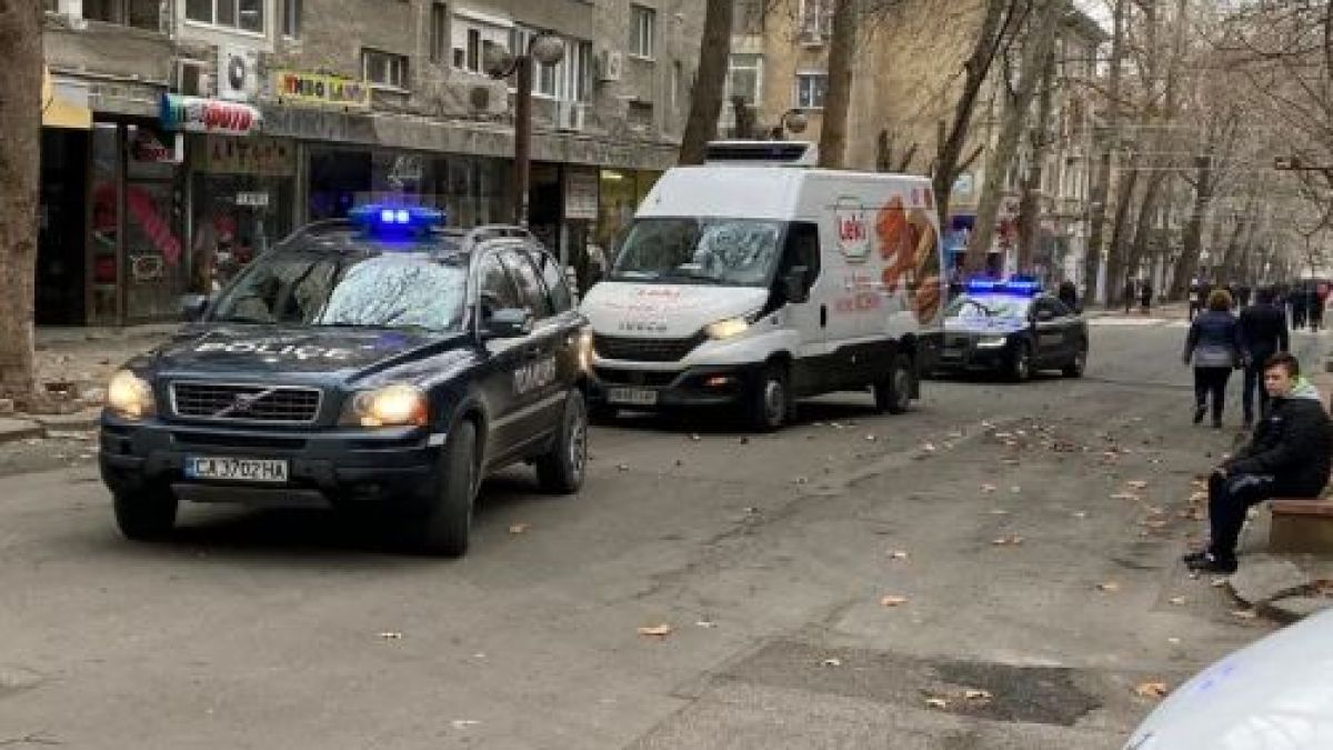 Острие на ГЕРБ разби елементарните хейтъри за буса с ваксините на кренвирши "Леки"