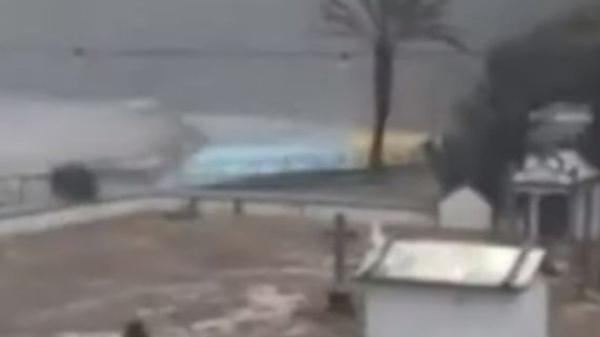 Мощна буря помете остров Мадейра ВИДЕО