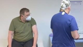 Официално: Ваксинираха първите българи ВИДЕО