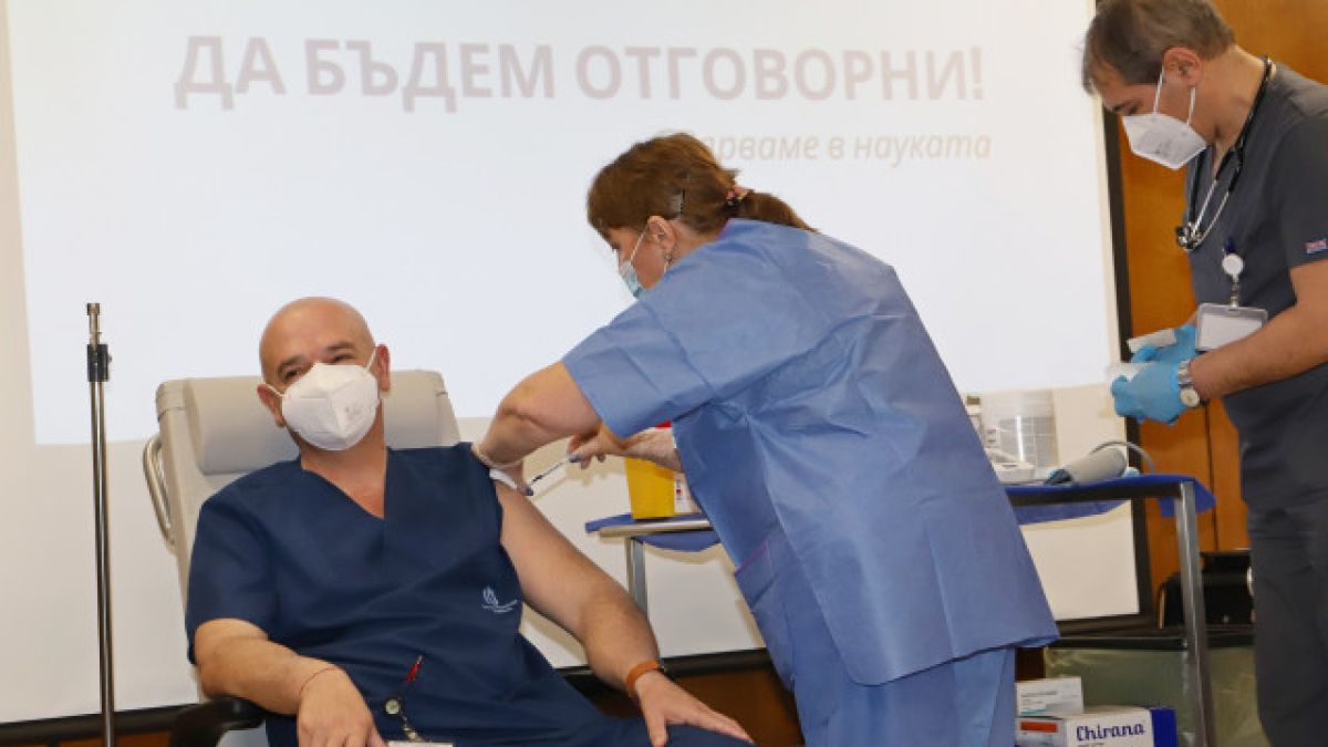 Ген. Мутафчийски ваксиниран навръх годишнина от най-големия кошмар в живота му!