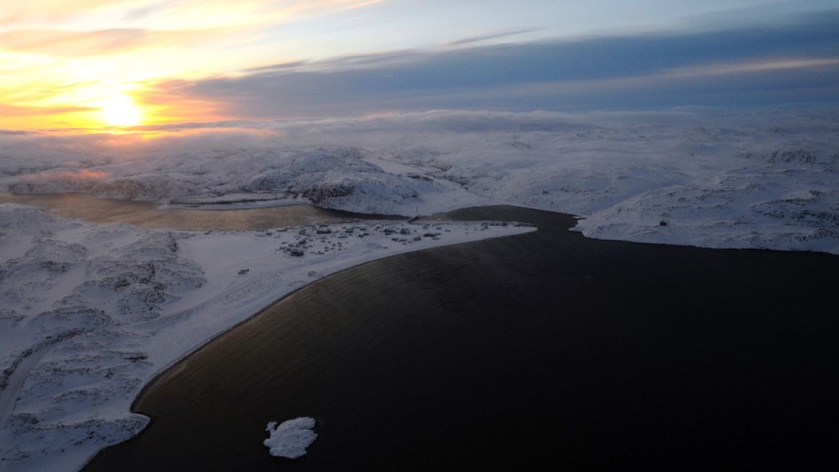 Кораб с 19 рибари потъна в Баренцово море