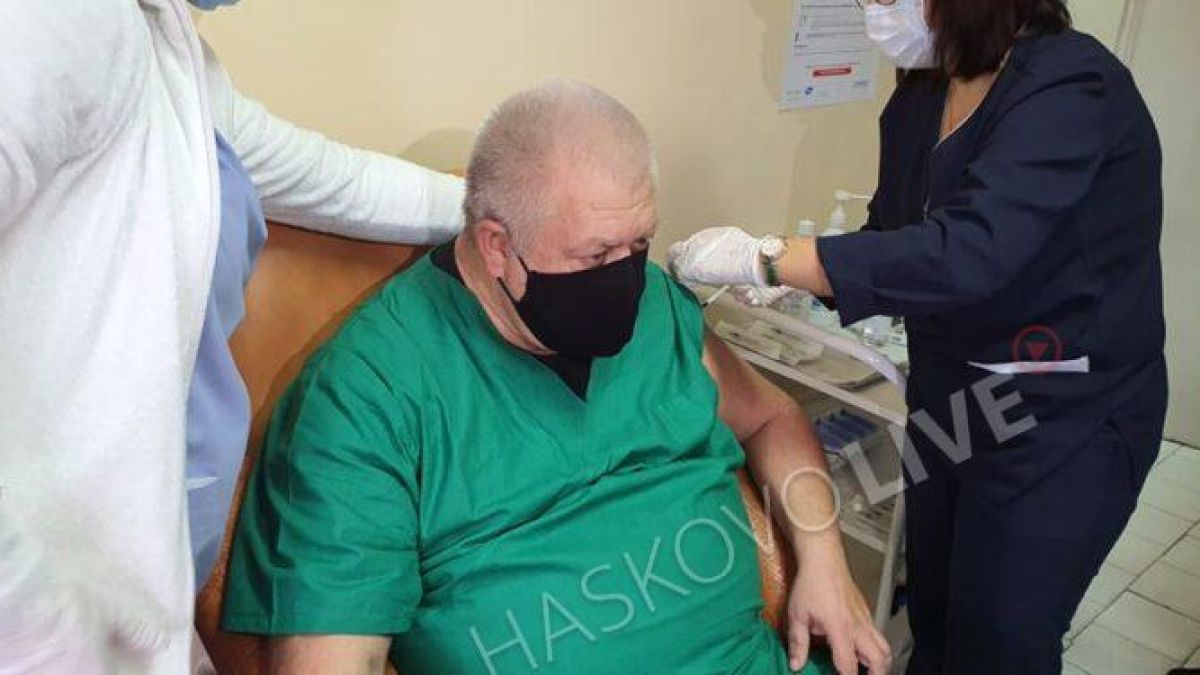 Първият ваксиниран в Хасковска област медик съобщи за голяма трагедия с К-19
