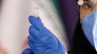 Техеран започна да тества иранска ваксина срещу К-19 върху хора