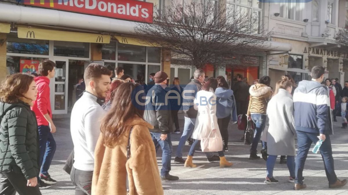 Ад на най-дългата улица в Европа, оттам ли ще тръгне 3-тата вълна на К-19 в България? СНИМКИ