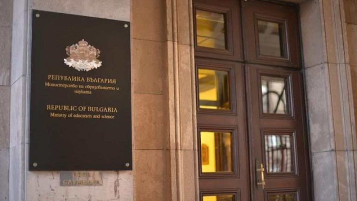 МОН с важна информация за родителите, които искат децата им да учат онлайн