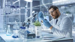 Прокуден от България професор направи сензационни открития за едни от най-страшните болести