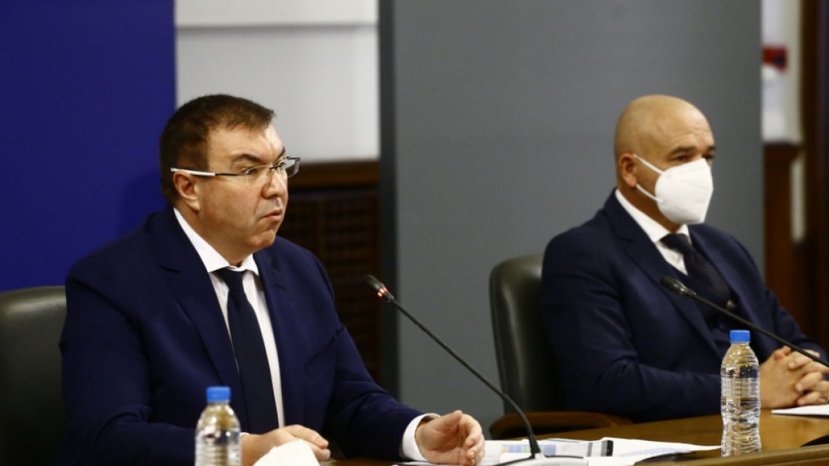 Министър Ангелов обяви тотален локдаун в цялата страна в сила от... ВИДЕО