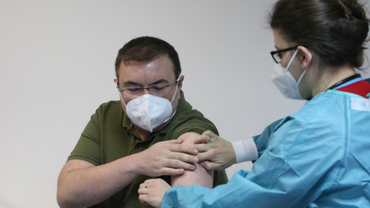 Фаза 2 на ваксинацията у нас започва с...