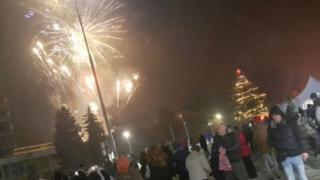 Ужас на новогодишно хоро в Ловеч, жена се свлякла окървавена на земята заради...