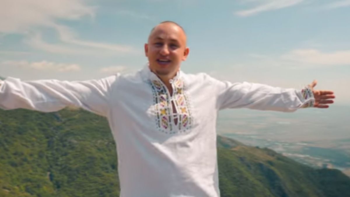 Полицаят – рапър с невероятен клип "Аз съм българче" ВИДЕО