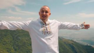 Полицаят – рапър с невероятен клип "Аз съм българче" ВИДЕО