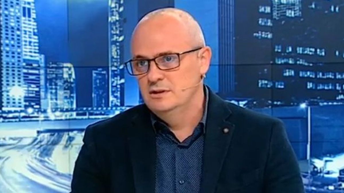 Политолог прогнозира чистка в ГЕРБ от "старите кучета" и отписа Радев без БСП